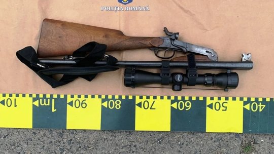 Intervenție neașteptată într-un târg din Hunedoara. Un agent aflat în afara serviciului a observat o femeie care voia să vândă o armă