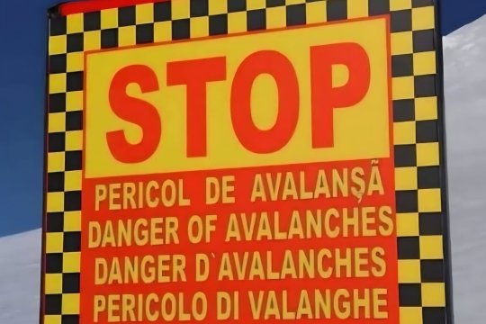 Avalanșă pe Valea Coștilei: cel puțin un schior surprins sub zăpadă, intervenție de urgență în Bucegi