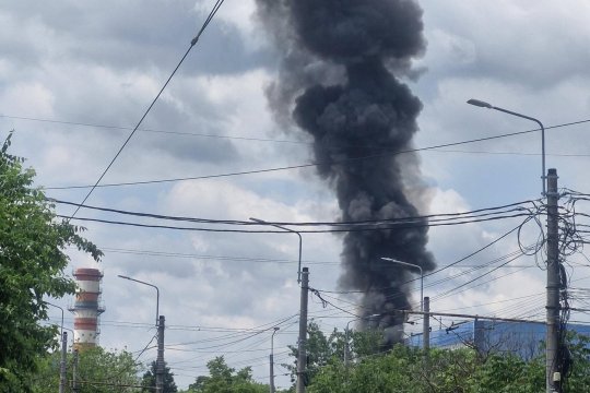 BREAKING NEWS | Incendiu la CET Vest Militari din București. O coloană uriașă de fum se vede din mai multe zone ale Capitalei