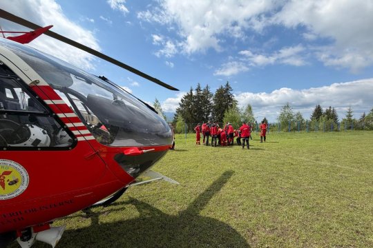 Alertă în Munții Bucegi după mai multe accidente la ultramaratonul Transylvania 100. Elicopterul SMURD nu a putut interveni din cauza vremii severe