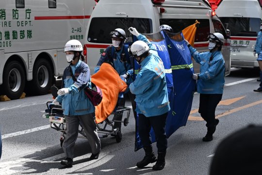 Aproximativ 20 de persoane au fost rănite într-un centru comercial din Tokyo. Poliția investighează pulverizarea unei substanțe necunoscute în Ginza