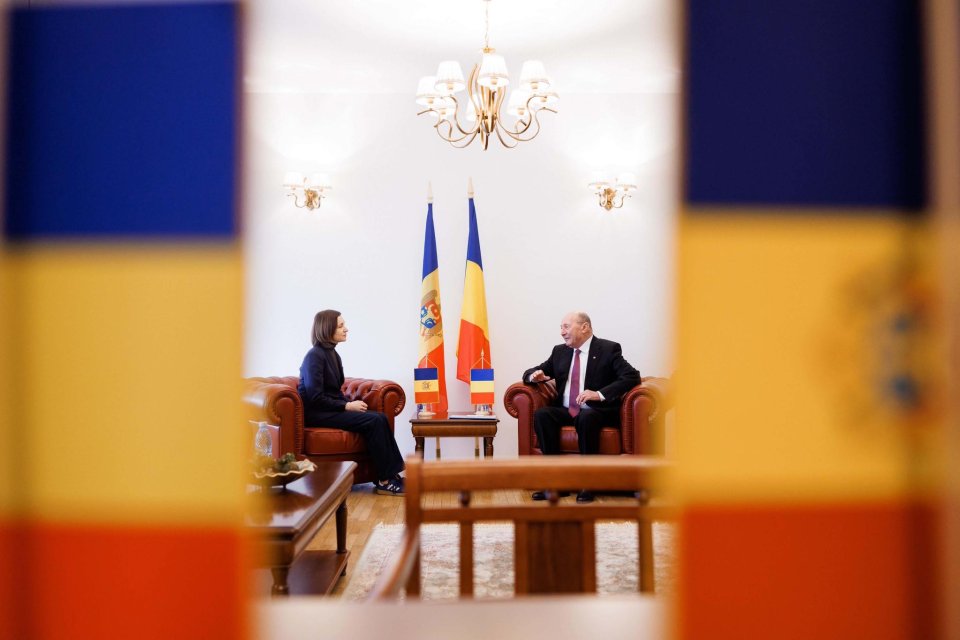 Maia Sandu, președinta Republicii Moldova, și Traian Băsescu, fostul președinte al României