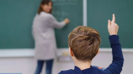 Învățătoare reținută după ce a bătut un elev de 10 ani, în timpul cursurilor