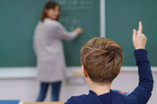 Învățătoare reținută după ce a bătut un elev de 10 ani, în timpul cursurilor