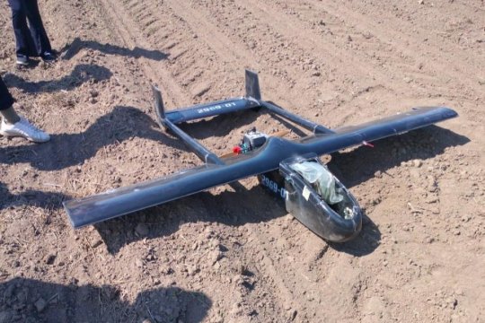 Dronă descoperită pe un teren agricol din Suceava, la 20 km de granița cu Ucraina