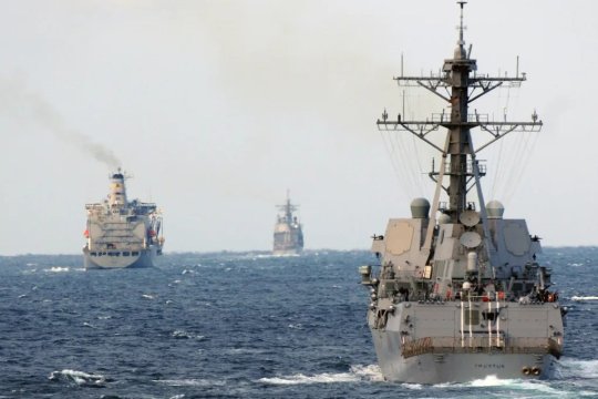 Incident naval raportat în Golful Persic între SUA și Iran. O fregată americană ar fi fost vizată cu rachete
