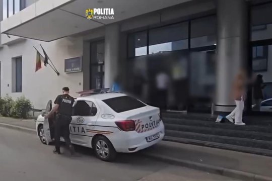 Imagini șocante dintr-un cimitir din București au dus la intervenția poliției. Doi tineri au fost reținuți pentru 24 de ore