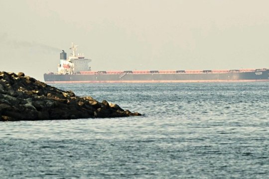 Operațiunea lansată de SUA în Golful Persic aprinde conflictul cu Iranul. Primele atacuri duc prețul petrolului la nivel critic