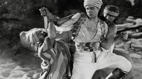 Personalitatea zilei 6 mai | Rudolph Valentino, simbolul masculinității cinematografiei mute