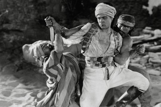 Personalitatea zilei 6 mai | Rudolph Valentino, simbolul masculinității cinematografiei mute