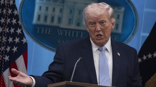 Donald Trump suspendă operațiunea de escortare a navelor prin Strâmtoarea Ormuz, în încercarea unui acord cu Iranul