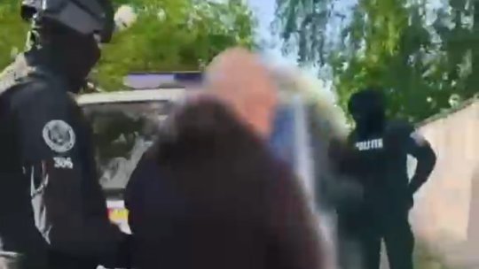 Șoferi STB suspectați că au furat motorină și piese auto. Polițiștii au găsit la percheziții o cantitate mare de combustibil