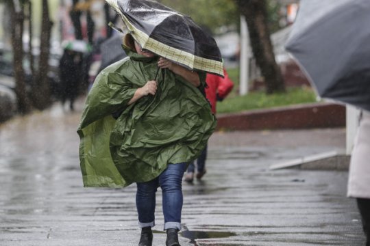 Vremea se schimbă în weekend. Avertizare cod galben de ploi și vijelii