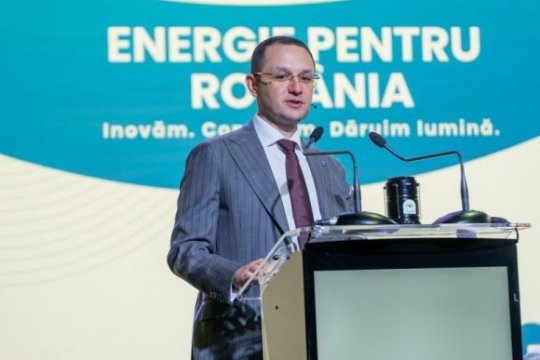 Alexandru Chiriță: „Nu avem nevoie de încă o soluție. Avem nevoie de patru ore”; Electrica lansează programul „Ținem România Aprinsă”, oferind gratuit energie companiilor care își mută consumul în orele cu producție solară ridicată