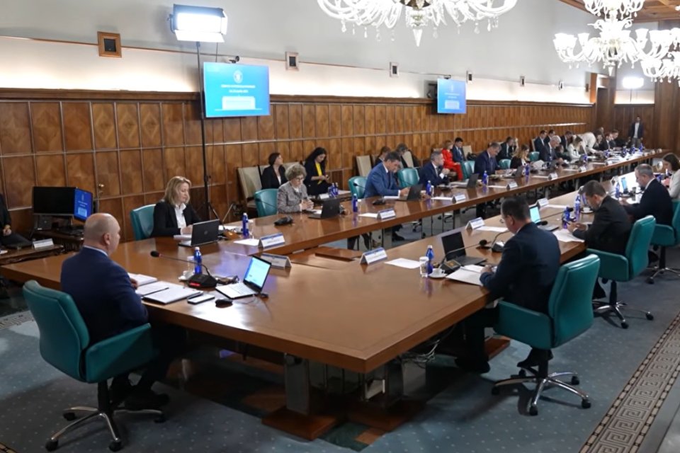 UPDATE | Ziua demisiilor PSD din Guvernul Bolojan. Șase miniștri, un vicepremier și secretarul general al Guvernului renunță la funcții la ora 14:00. Prima ședință a Executivului fără social-democrați