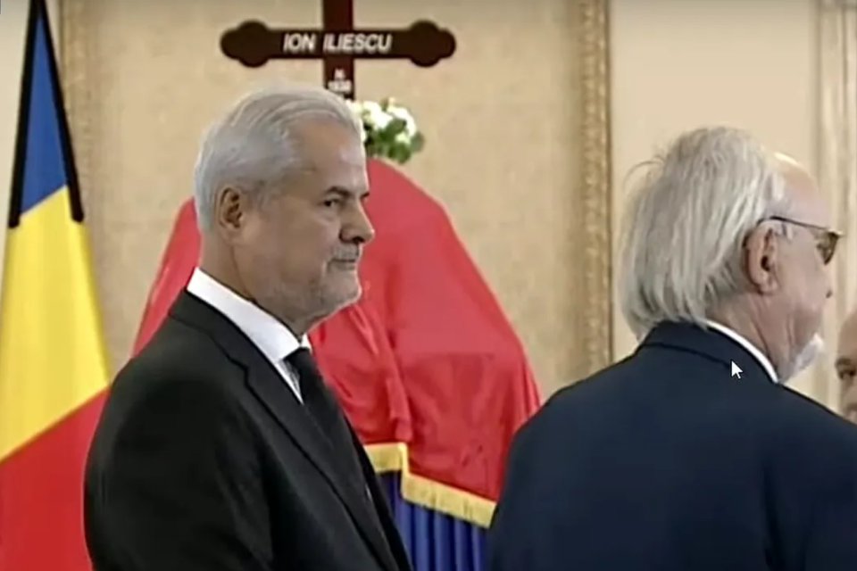 Adrian Năstase îi critică pe tinerii care nu au ținut doliul după Ion Iliescu: ”Au mers la Untold”