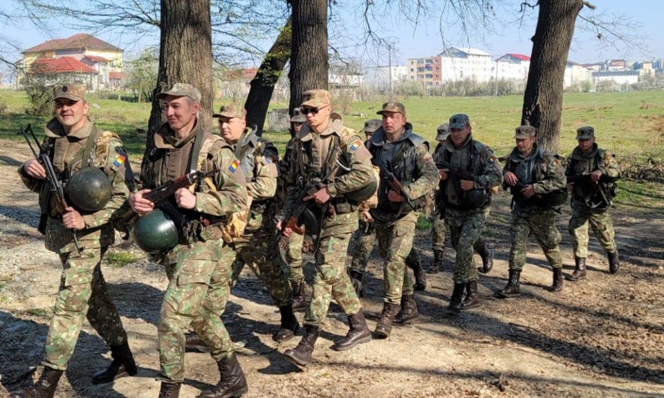 Serviciul militar obligatoriu revine în dezbatere