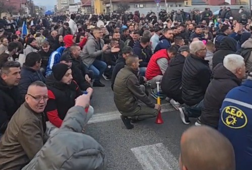 Mineri de la Complexul Energetic Oltenia, în timpul unui protest