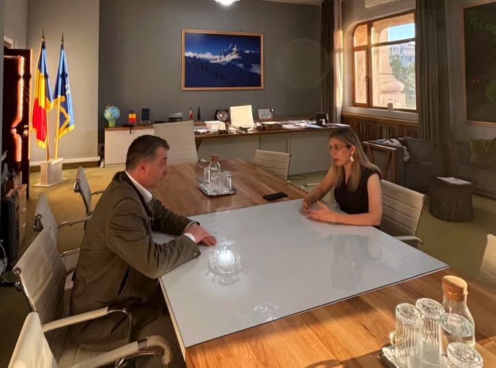 Jean Vișan, noul director general al Romsilva, și ministra Mediului, Diana Buzoianu